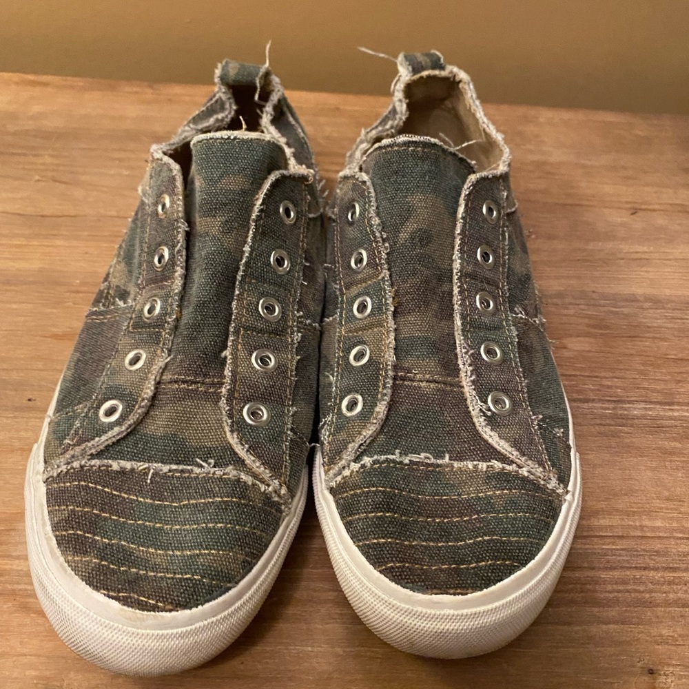 Corkys camo slip on sneaker